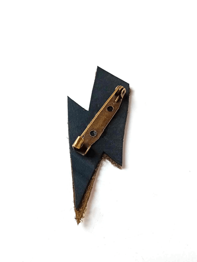 Broche en chute de CUIR et CHAMBRE à AIR de tracteur - Rock - Pièce Artisanale et Unique 