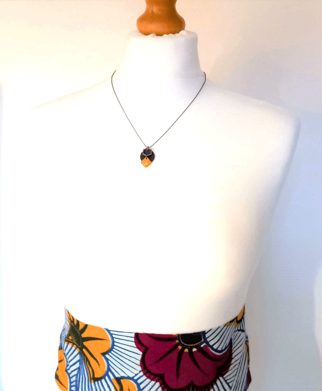 Collier en pendentif en CHAMBRE à AIR RECYCLÉE - Moutarde - Pièce Unique