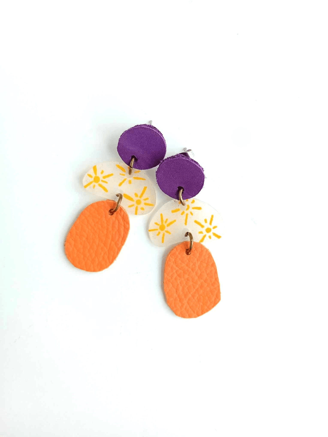 Boucles d'Oreilles Inspiration Années 70 - Chutes de CUIRS et PLASTIQUE FOU - Soleil- Pièces Artisanales et Uniques