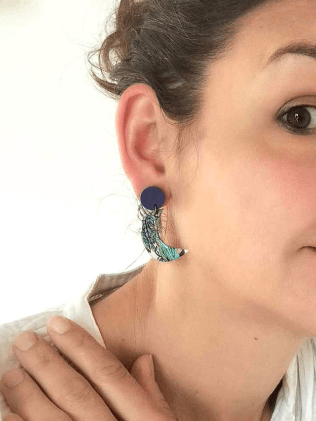 Boucles d'Oreilles Lunes Minimalistes en Carte de Tarot & chutes de Cuir Recyclées - Végétales