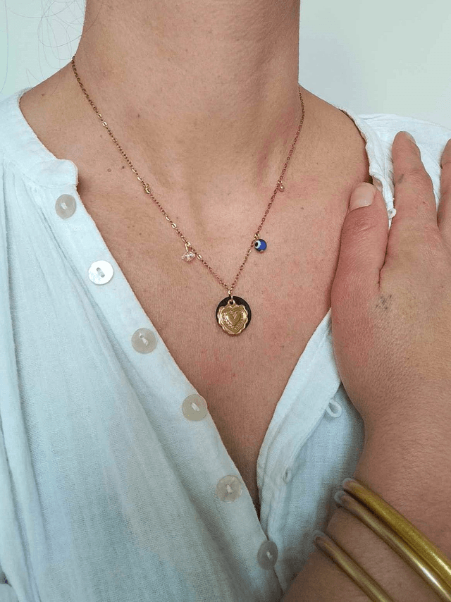 Chaîne avec Pendentif Upcyclé en CHAMBRE à AIR RECYCLÉE et Breloques dorées - Amour