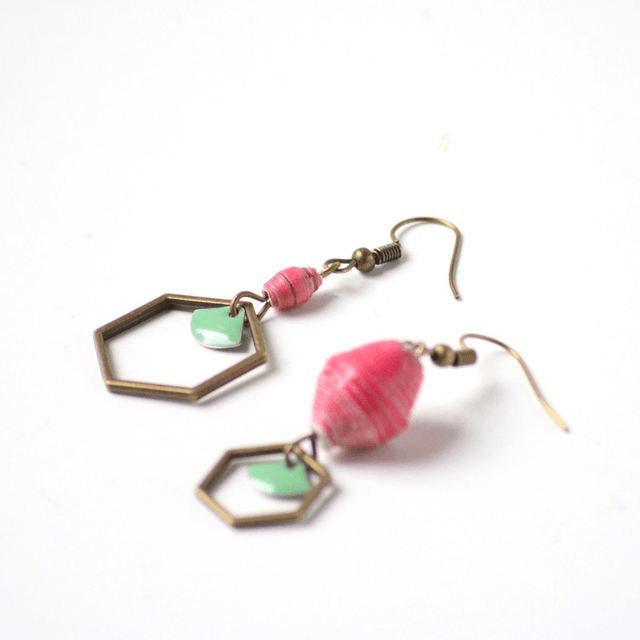 Boucles d'Oreilles Upcyclées Asymétriques en Papier Recyclé - Géométriques