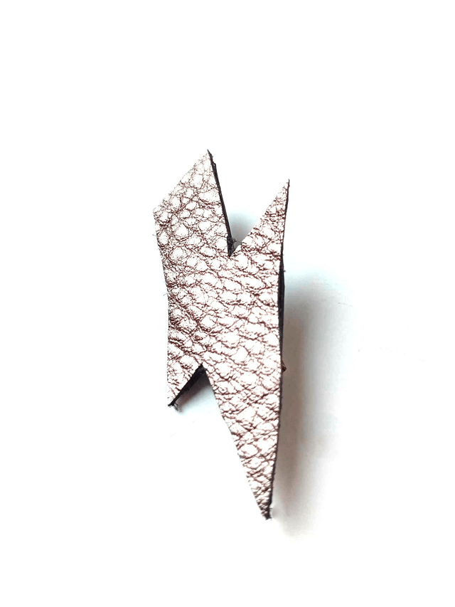 Broche en chute de SIMILICUIR et CHAMBRE à AIR de tracteur - Rock - Pièce Artisanale et Unique 
