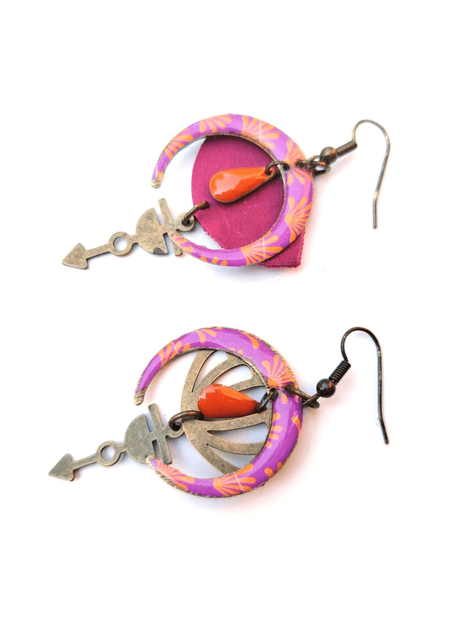 Boucles d'oreilles Asymétriques Upcyclées en Chute de Cuir et Papier Recyclés - Fleurs de Lys - Collection Médiévale 