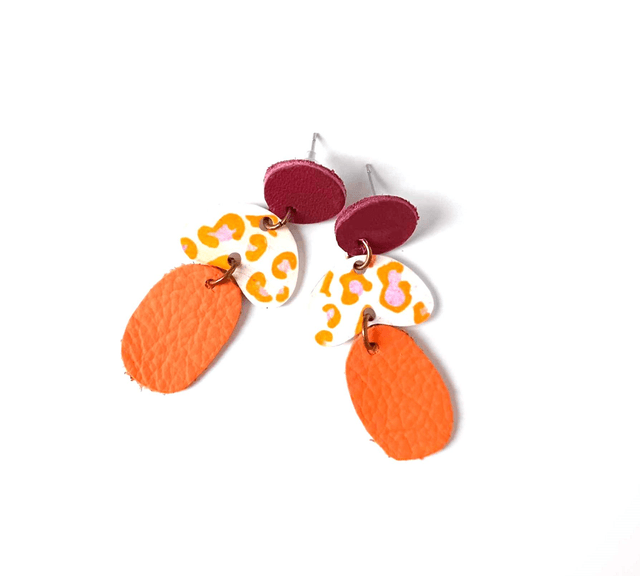 Boucles d'Oreilles Inspiration Années 70 - CUIR et PLASTIQUE FOU - Orange et violet - Pièces Artisanales et Uniques