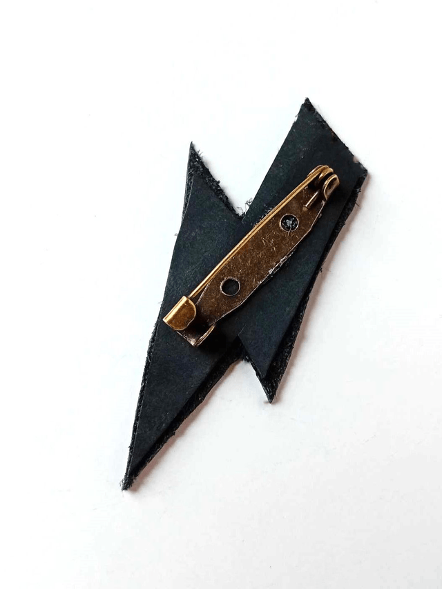 Broche en chute de SIMILICUIR et CHAMBRE à AIR de tracteur - Rock - Pièce Artisanale et Unique 