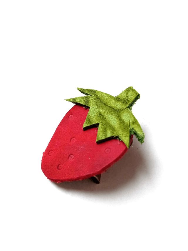 Brocheen chute de CUIR et CHAMBRE à AIR de tracteur - Fraise - Pièce Artisanale et Unique