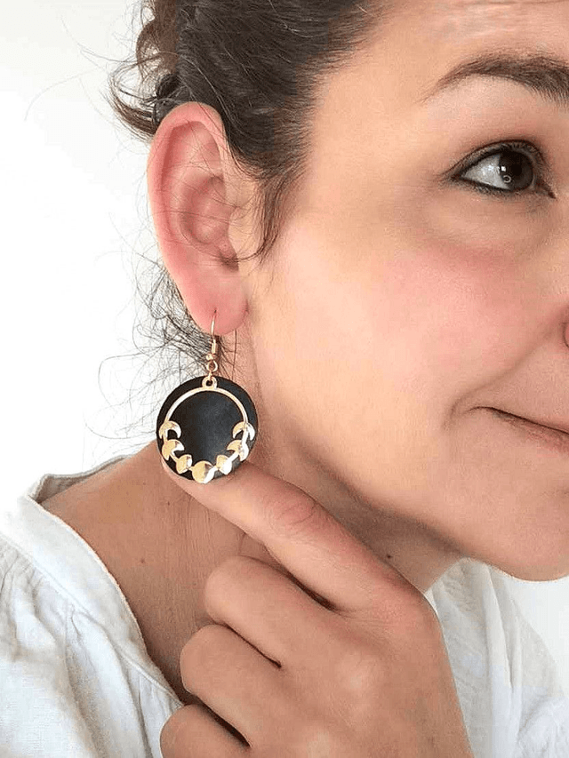 Boucles d'Oreilles Upcyclées en Chambre à Air et Acier Inoxydable Doré - Femme sacrée