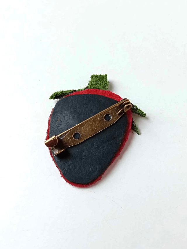 Brocheen chute de CUIR et CHAMBRE à AIR de tracteur - Fraise - Pièce Artisanale et Unique
