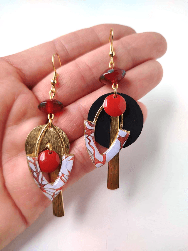 Boucles d'oreilles Asymétriques Upcyclées en Chambre à Air et Papier Recyclés & Verre de Murano - Rouges