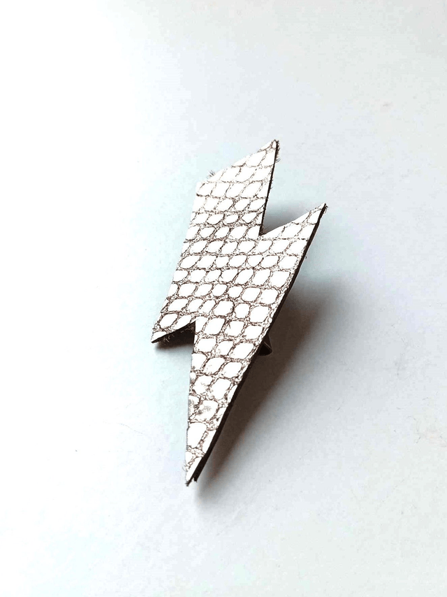 Broche en chute de SIMILICUIR et CHAMBRE à AIR de tracteur - Rock - Pièce Artisanale et Unique 