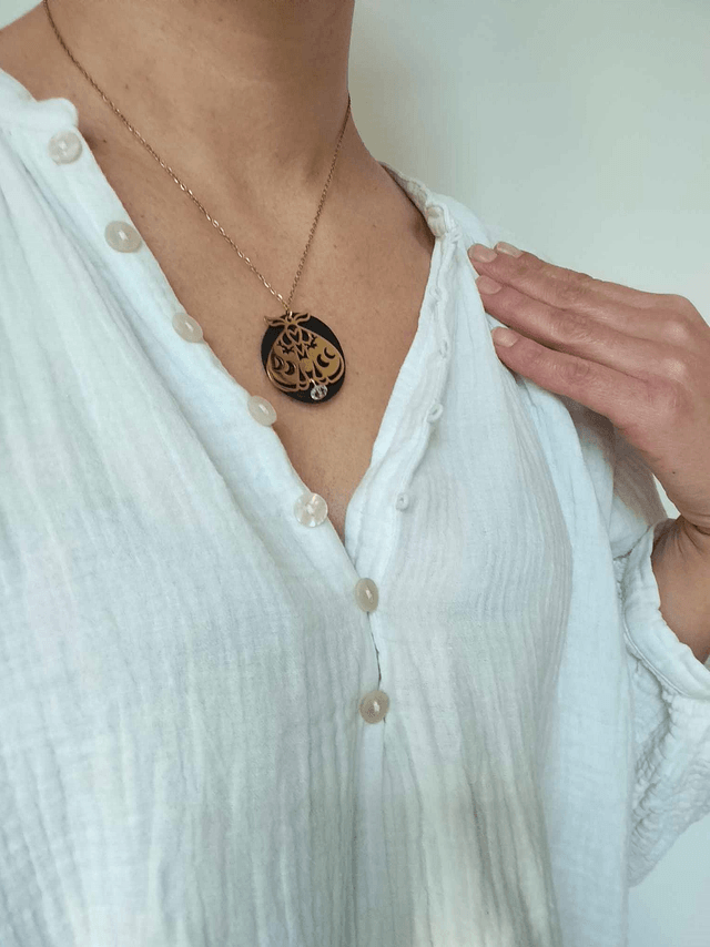 Chaîne avec Pendentif Upcyclé en CHAMBRE à AIR RECYCLÉE et Perle en verre Recyclée - Papillon Lunaire