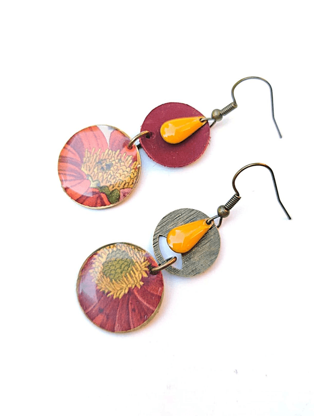 Boucles d'oreilles Asymétriques Upcyclées en Chute de Cuir et Papier Recyclés - Fleurs - Collection Médiévale