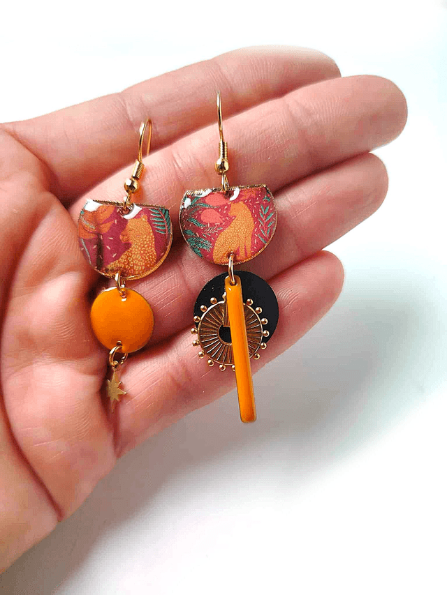 Boucles d'oreilles Asymétriques Upcyclées en Chambre à Air et Papier Recyclés - Félines