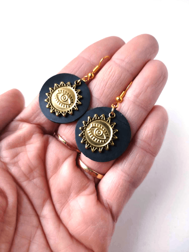 Boucles d'Oreilles Upcyclées en Chambre à Air et Acier Inoxydable Doré - Œil Protecteur