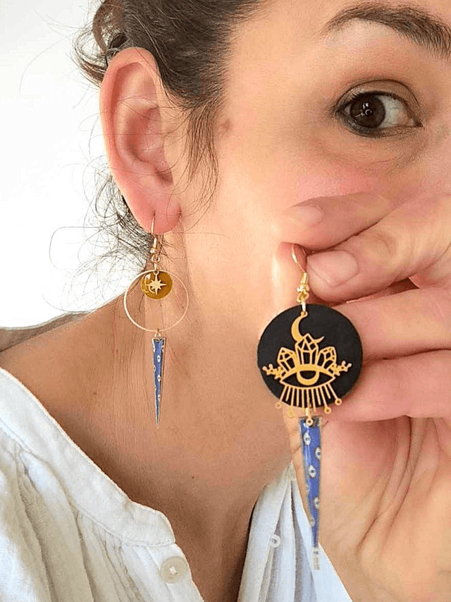 Boucles d'oreilles Asymétriques Upcyclées en Chambre à Air et Papier Recyclés - Œil Protecteur 