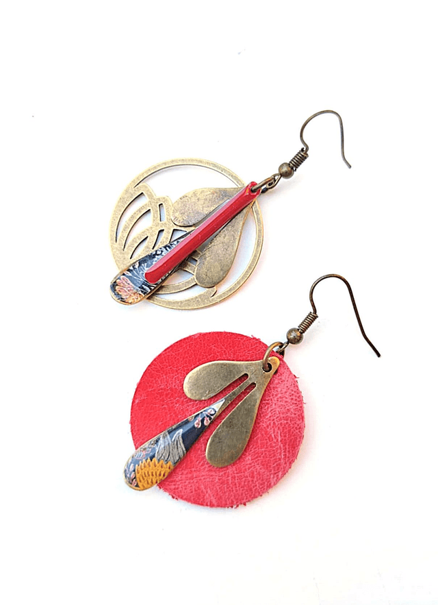 Boucles d'oreilles Asymétriques Upcyclées en Chute de Cuir et Papier Recyclés - Tapisserie Florale - Collection Médiévale