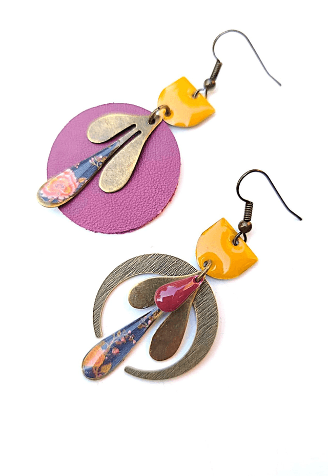 Boucles d'oreilles Asymétriques Upcyclées en Chute de Cuir et Papier Recyclés - Tapisserie Florale - Collection Médiévale